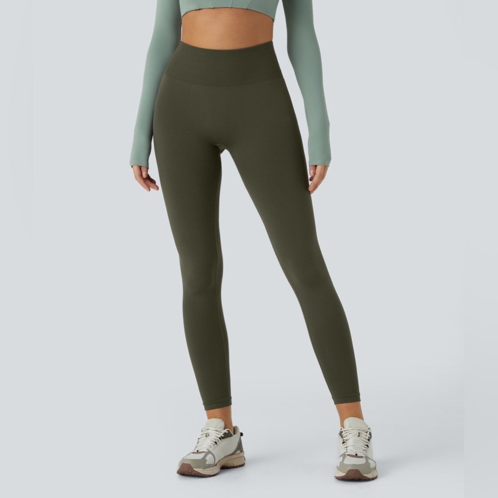 OneForm Seamless Flow Mid Rise Tummy
Control Butt Lifting Yoga Leggings - Picture 3 of 6